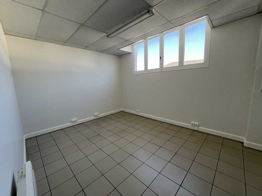 Au sein d'un parc d'activité dynamique, Arthur Lo