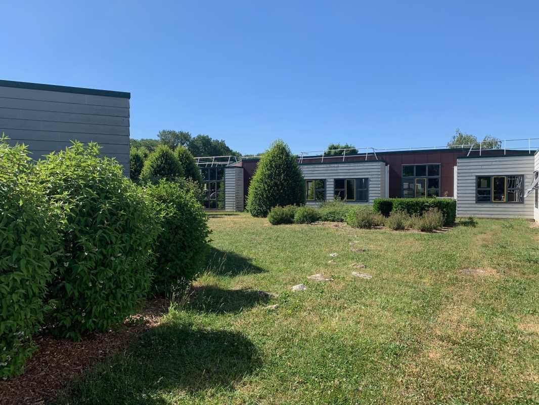 Situé au nord d'Orléans, à proximité immédiate du