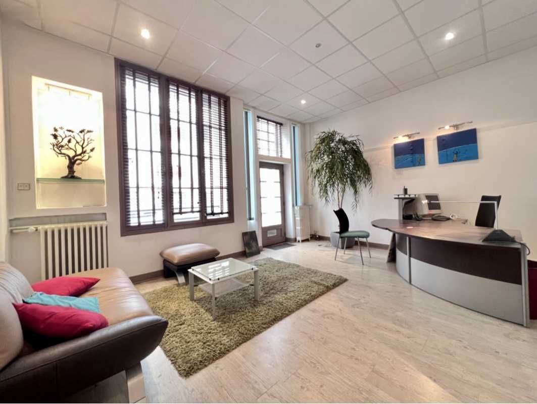 Dans le centre d'Orléans, Arthur Loyd vous propos