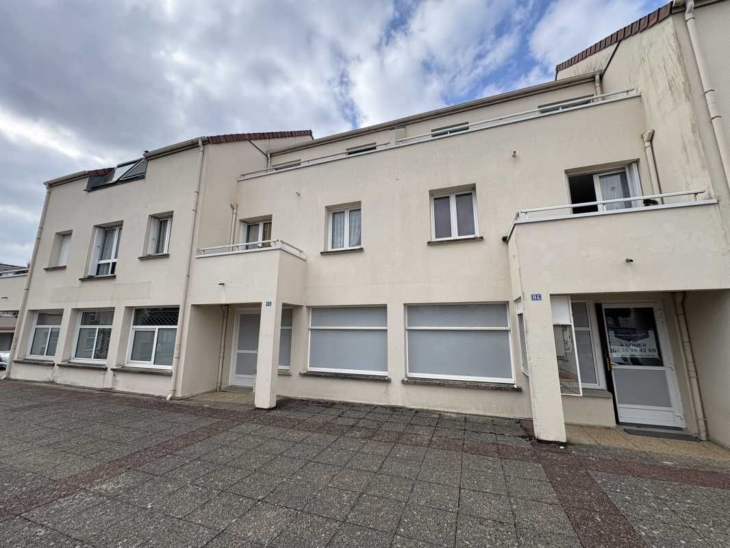 Situé au coeur d'Amilly, ce local commercial d'un