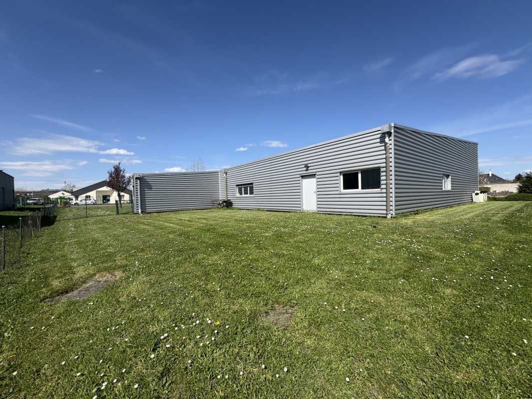 Arthur Loyd Orléans vous propose un bâtiment d'ac