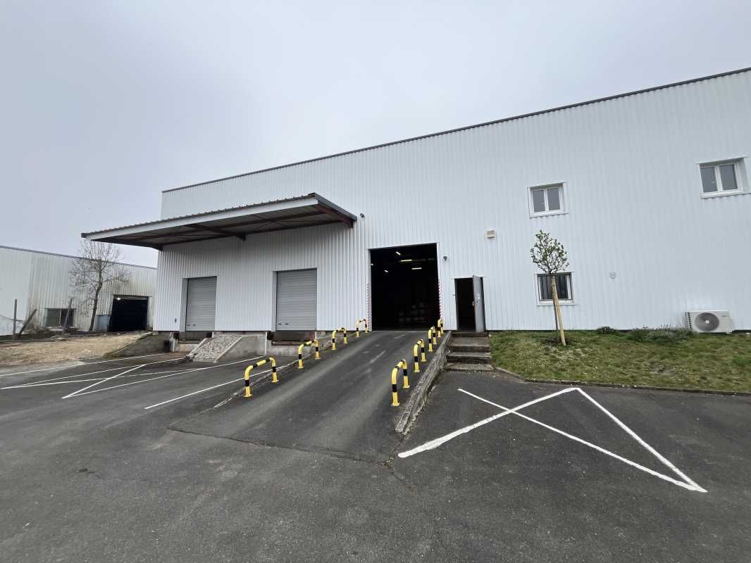 Arthur Loyd Orléans vous propose un bâtiment d'ac