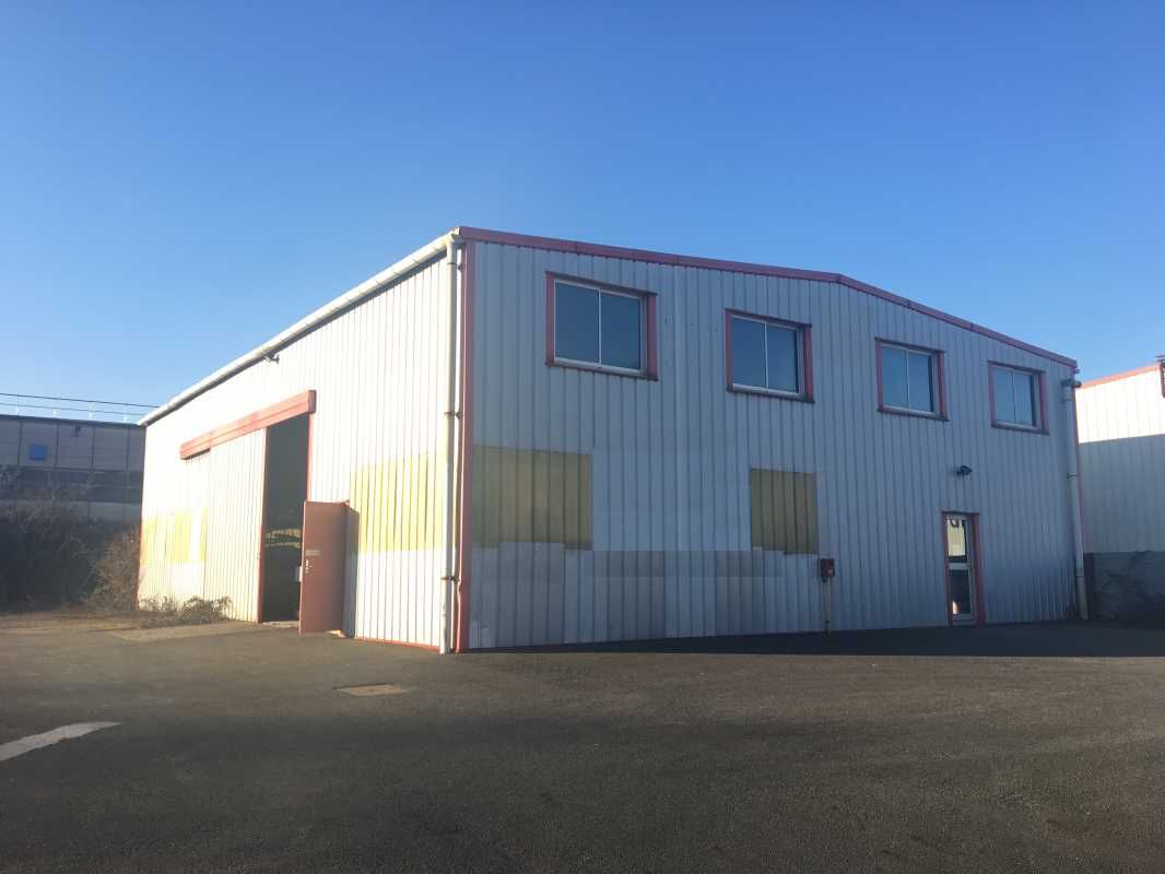 À l'entrée du Parc d'Activités des Châtelliers - 