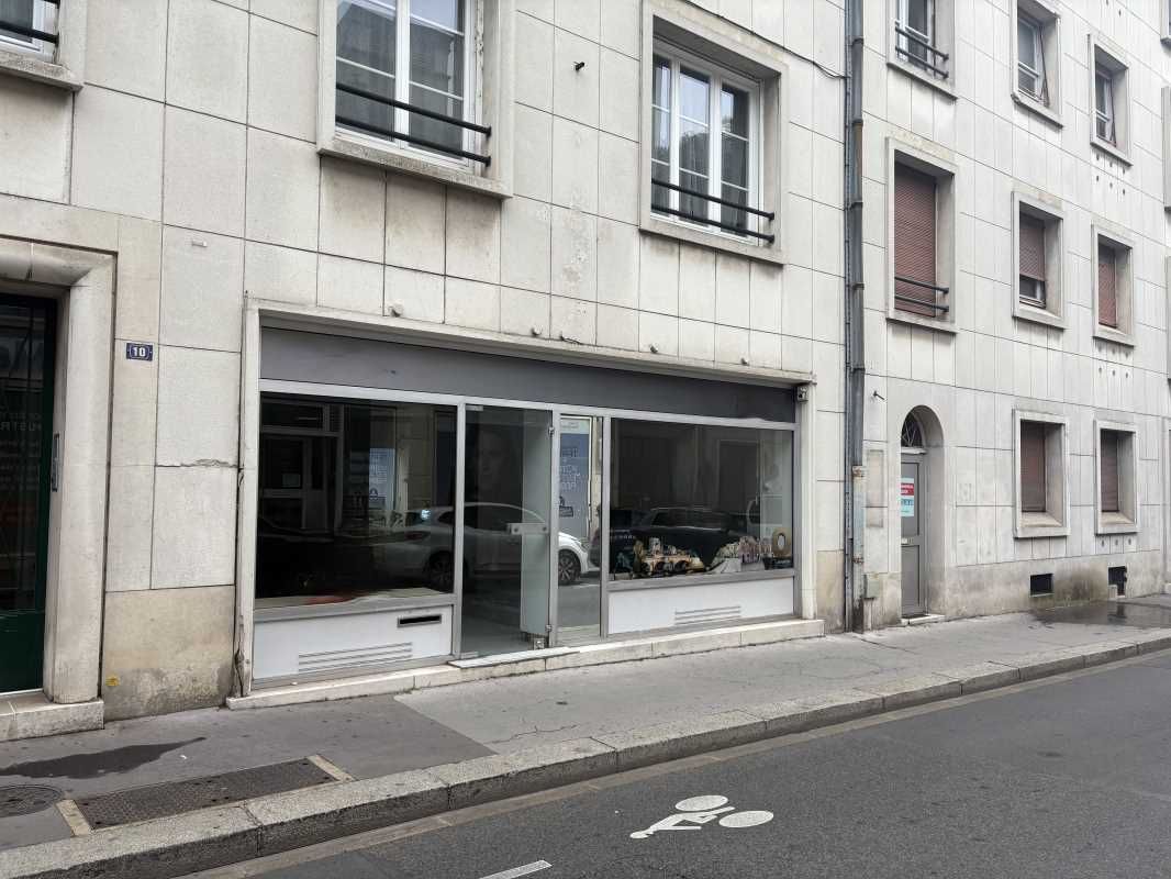 À louer - Local commercial 60 m² avec réserve - C
