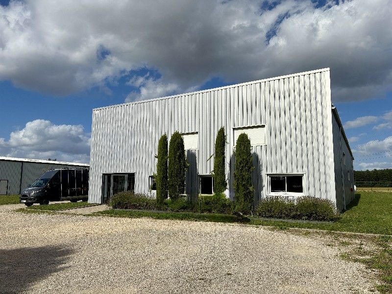 Arthur Loyd Orléans vous propose un bâtiment d'ac