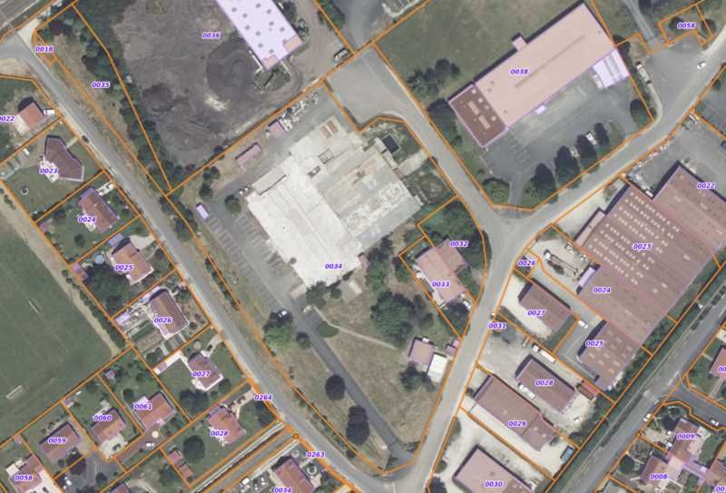 Un terrain d'une contenance totale de 13 137 m2, 