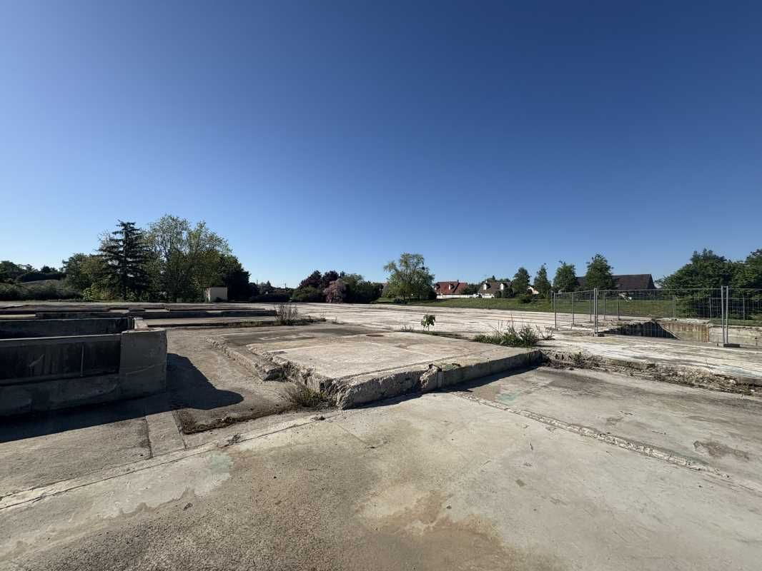 Un terrain d'une contenance totale de 13 137 m2, 