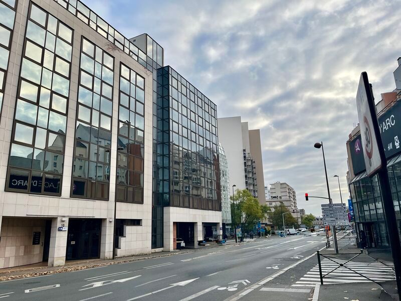 Dans un immeuble de bureaux idéalement situé en c