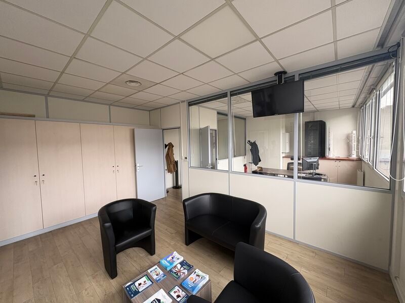 Dans un immeuble de bureaux idéalement situé en c