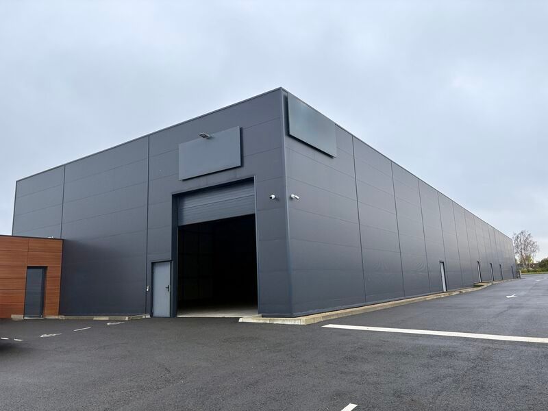 Au coeur de la Zone Artisanale des Sablons, situé