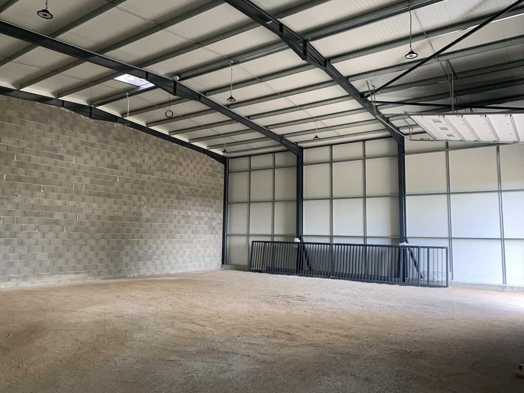 Au coeur de la Zone Artisanale des Sablons, situé