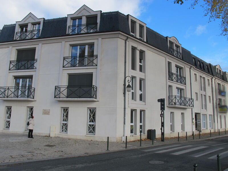 Arthur Loyd vous propose, en rez-de-chaussée d'un