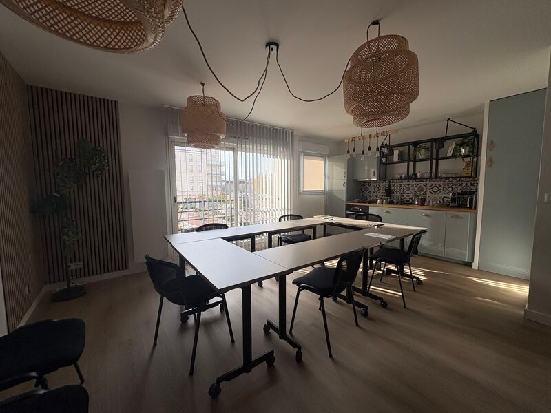 Dans un immeuble récent, en plein coeur de Colign