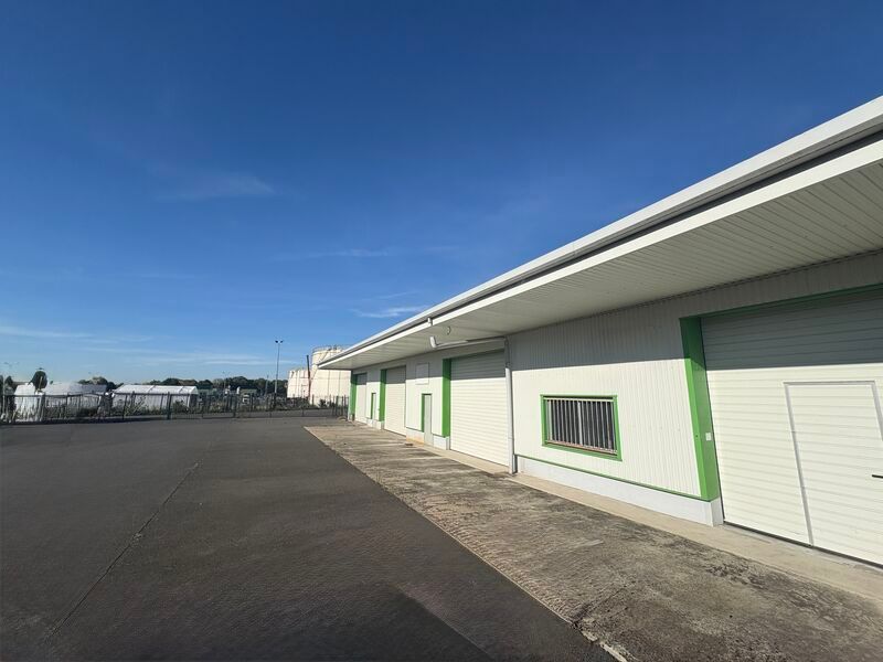 À proximité immédiate de la tangentielle RD2060,