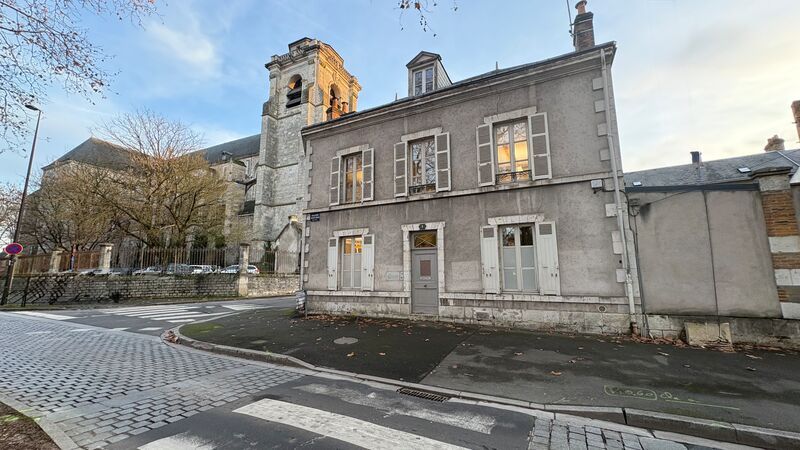Idéalement situé à proximité immédiate du quartie
