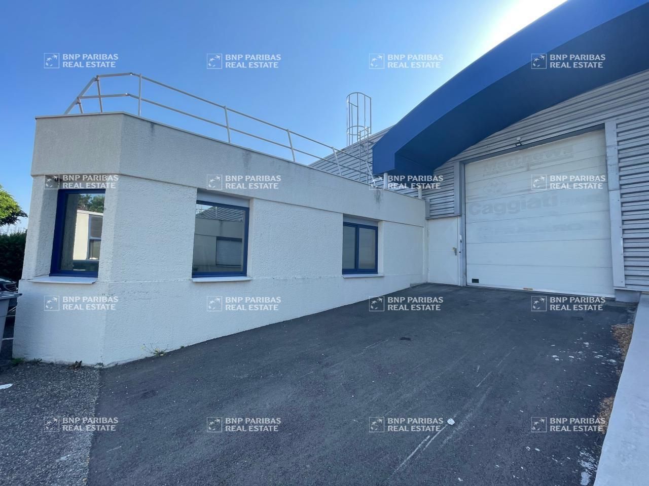 Location Activité 1438 m² divisibles 69230 Saint-genis-laval