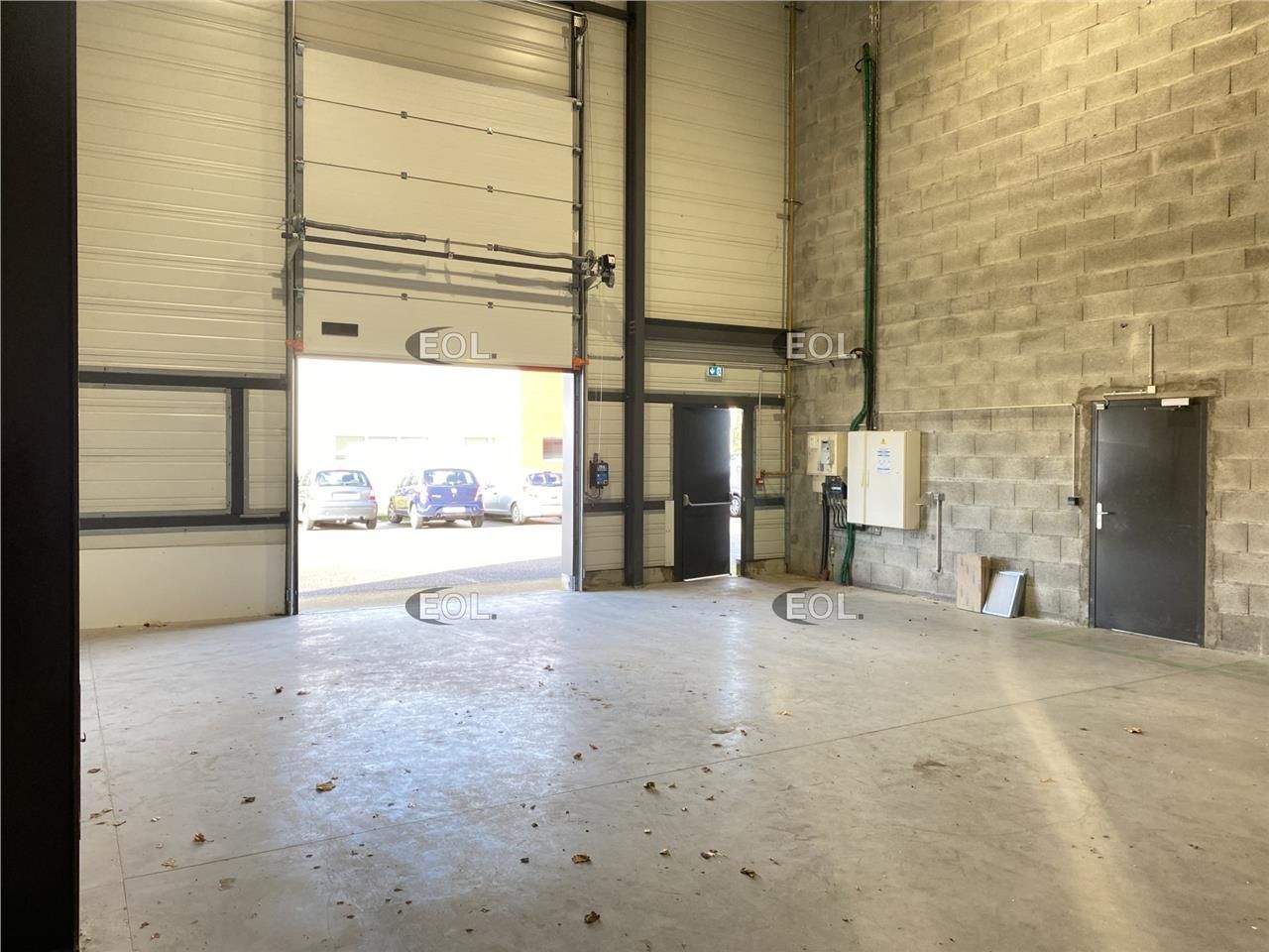 A louer - Local d'activité avec bureaux de 364 m² à Saint-Priest (69)