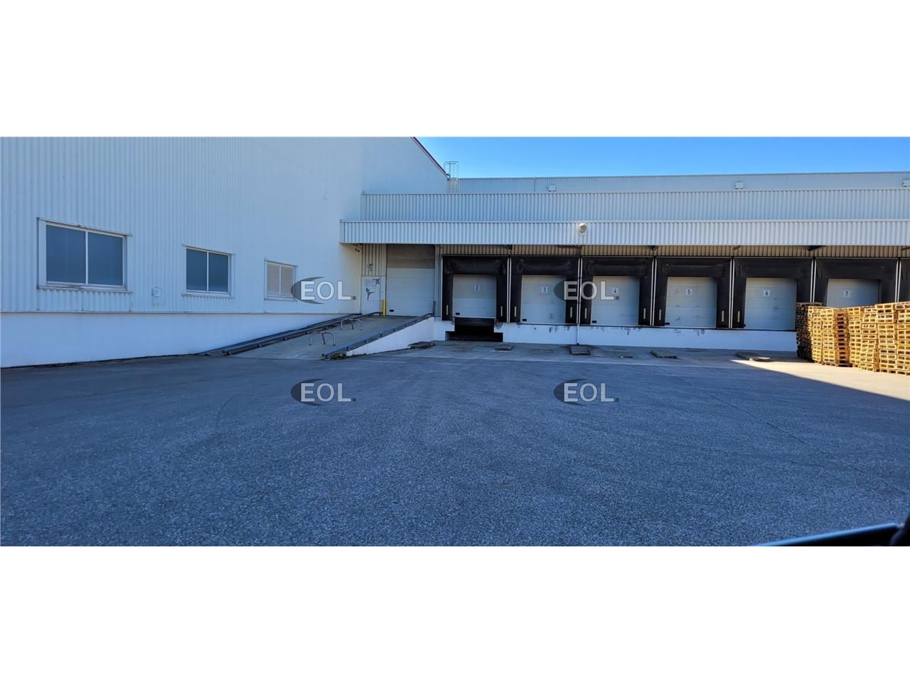 Villefontaine (38) - A louer / A vendre - Entrepôt avec bureaux de 8 357 m²