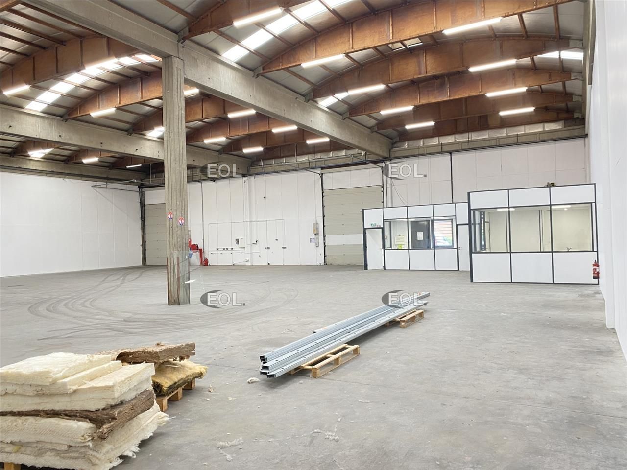 Location Entrepôt 810 m² non divisibles