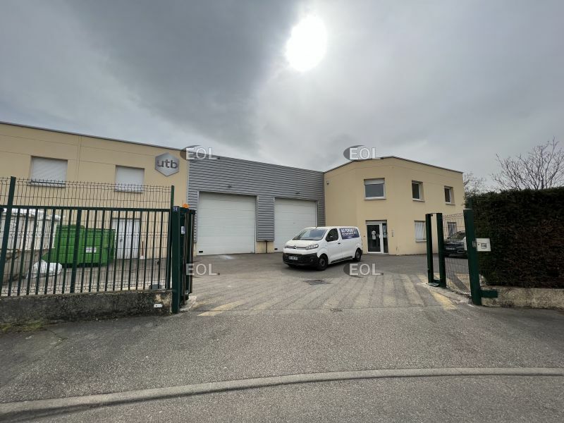 Location Local d'activités 744 m² non divisibles