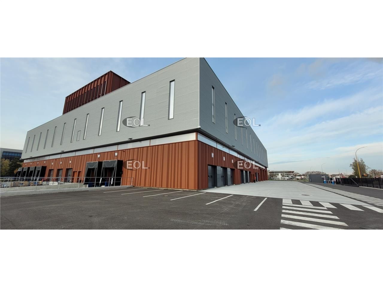 Location Entrepôt 1877 m² non divisibles