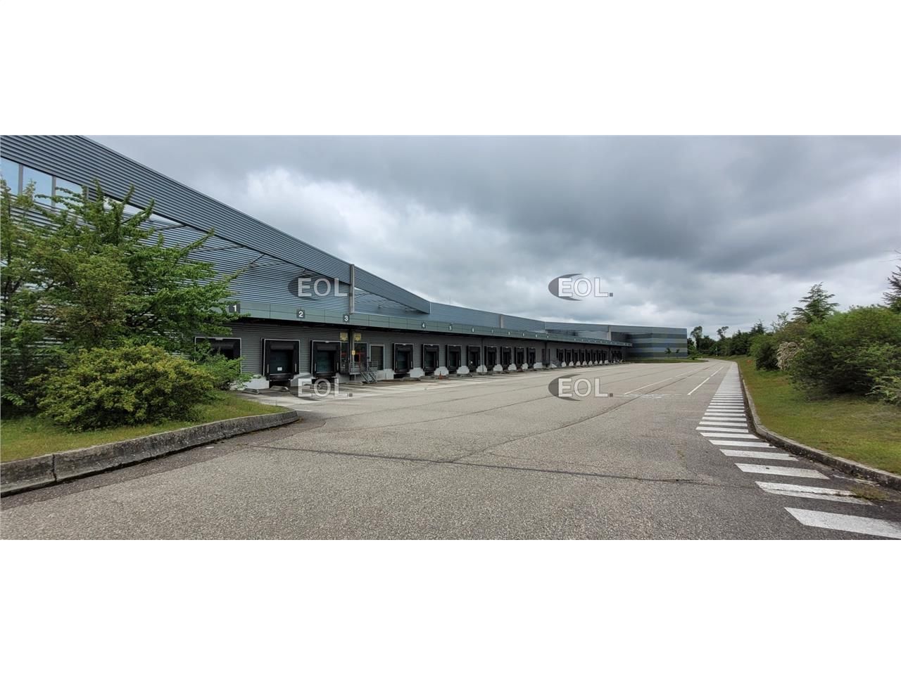 Location Entrepôt 25130 m² non divisibles