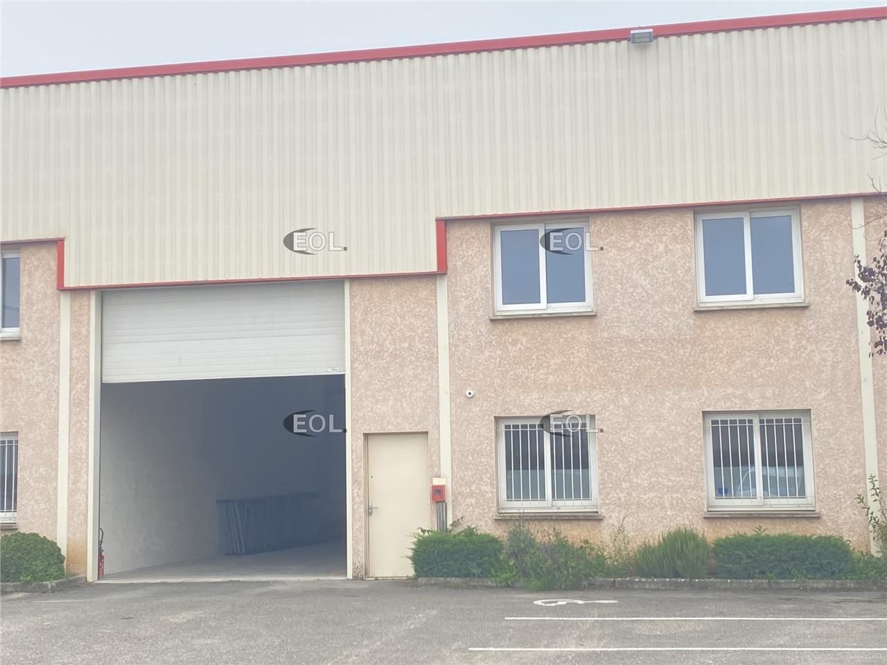 Location Entrepôt 240 m² non divisibles