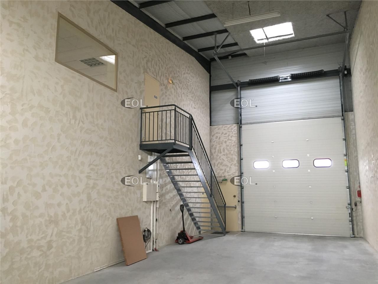 A louer, 240 m2 à usage d'activités et bureaux