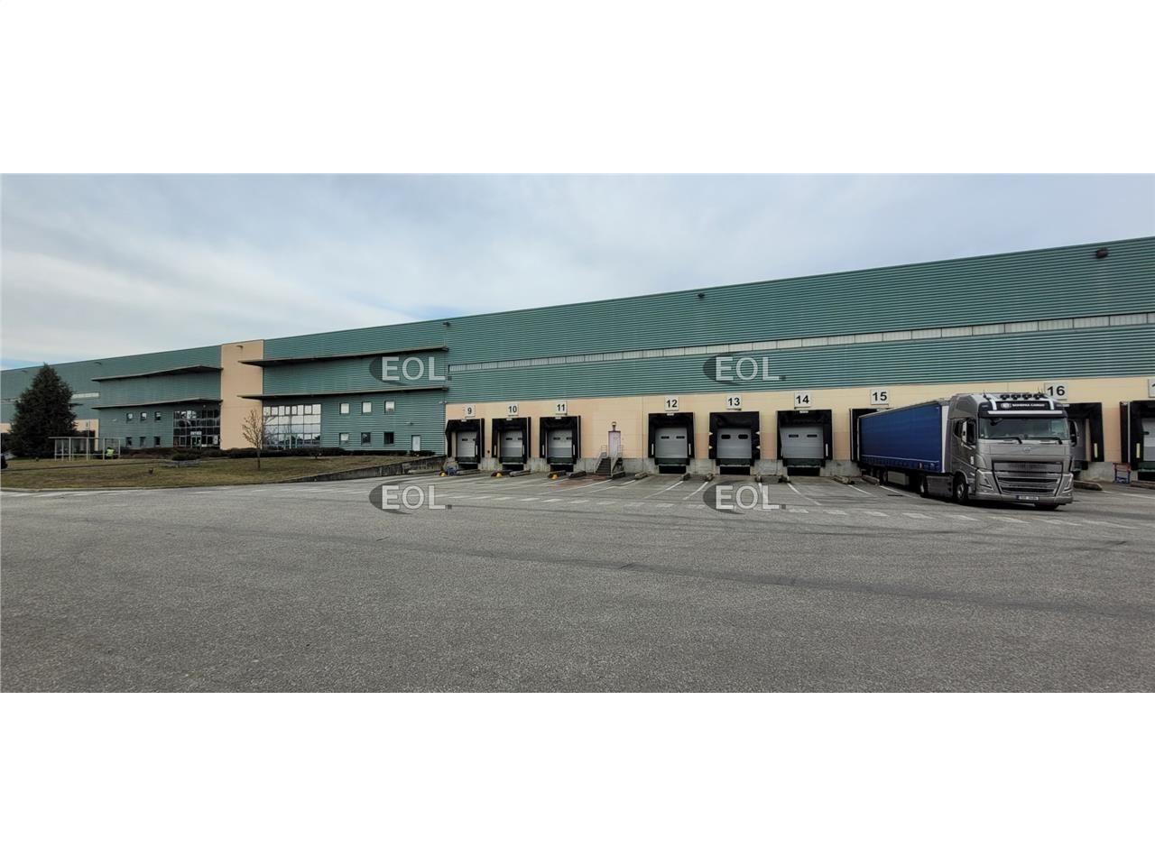 Location Entrepôt 21240 m² non divisibles