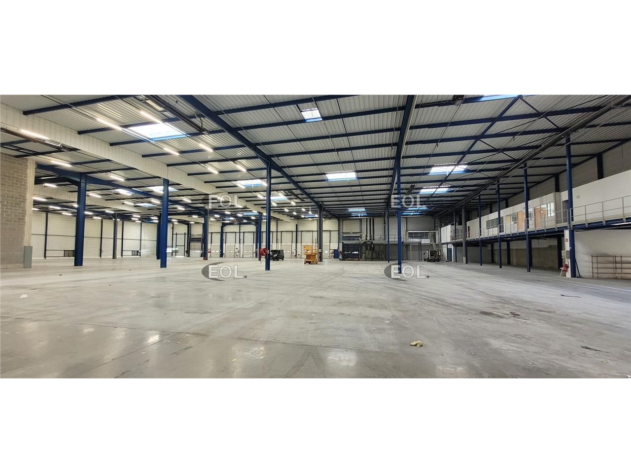 Location Entrepôt 10682 m² non divisibles