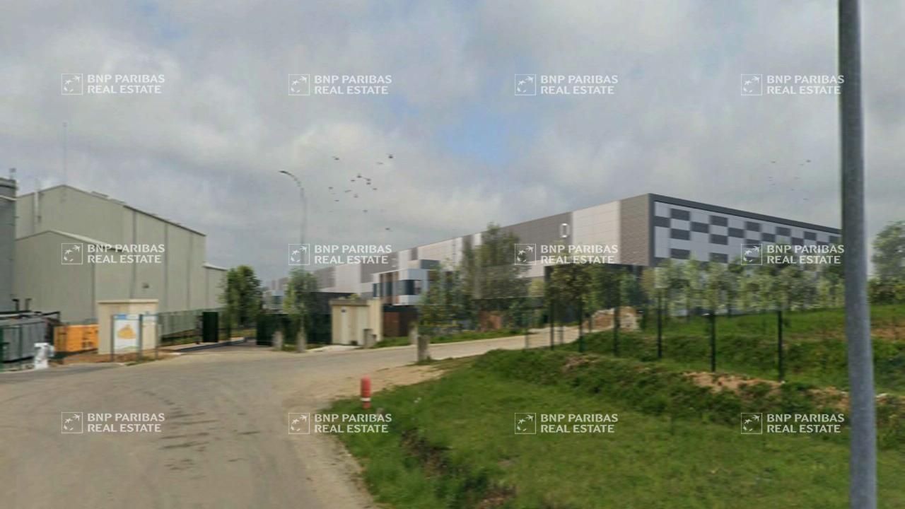 11916 m² pour cetentrepôts classe a en location à Courtenay