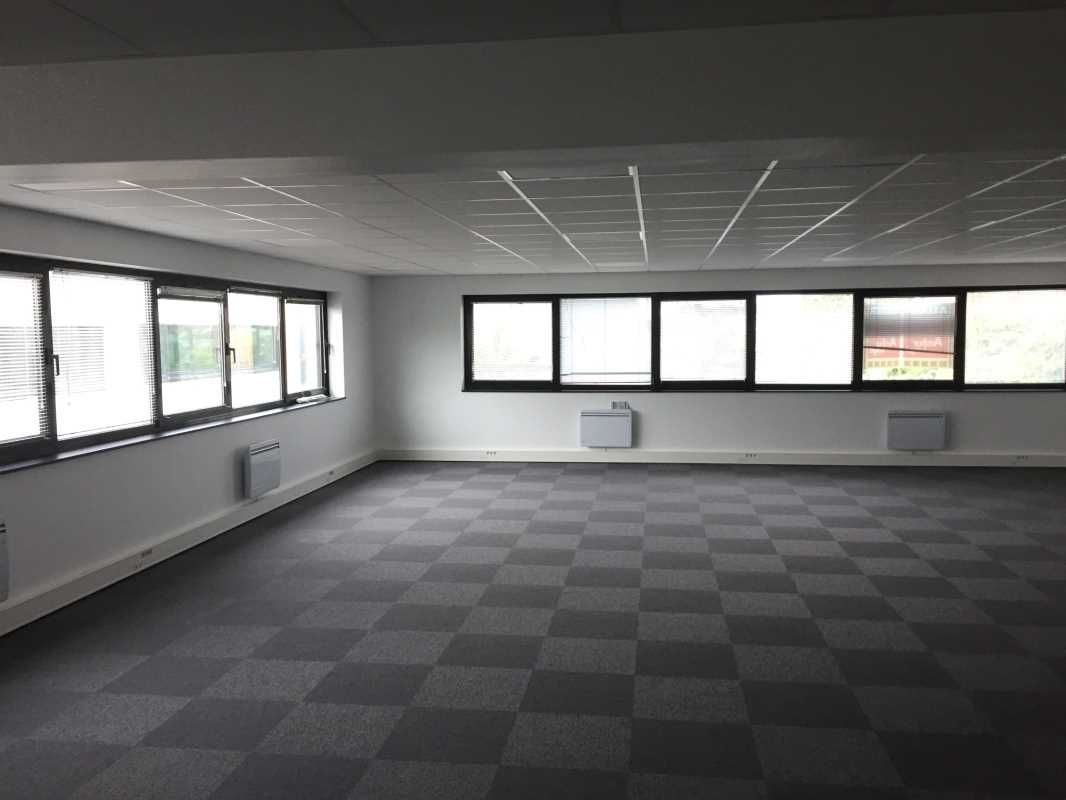 Aires d'Entreprises vous propose, à la location, 