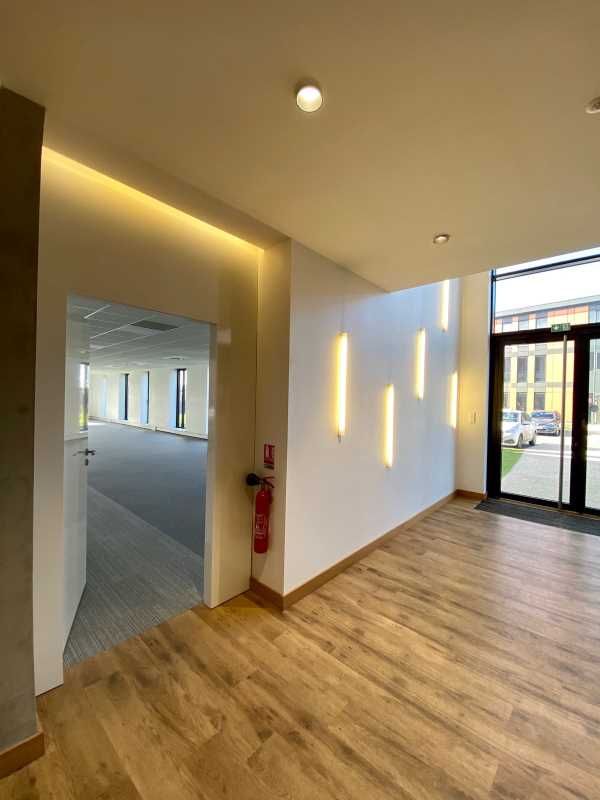 Aires d'Entreprises vous propose, à la location, 