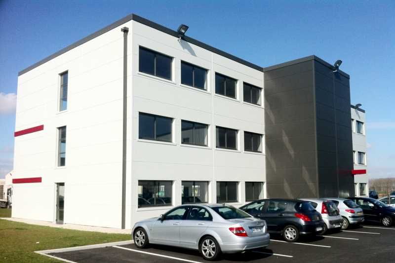 Aux portes de Lille, immeuble récent en R+2 avec 