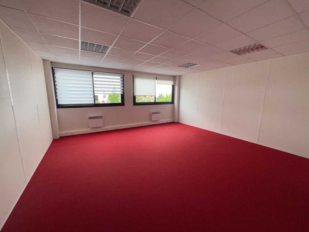 Aux portes de Lille, immeuble récent en R+2 avec 