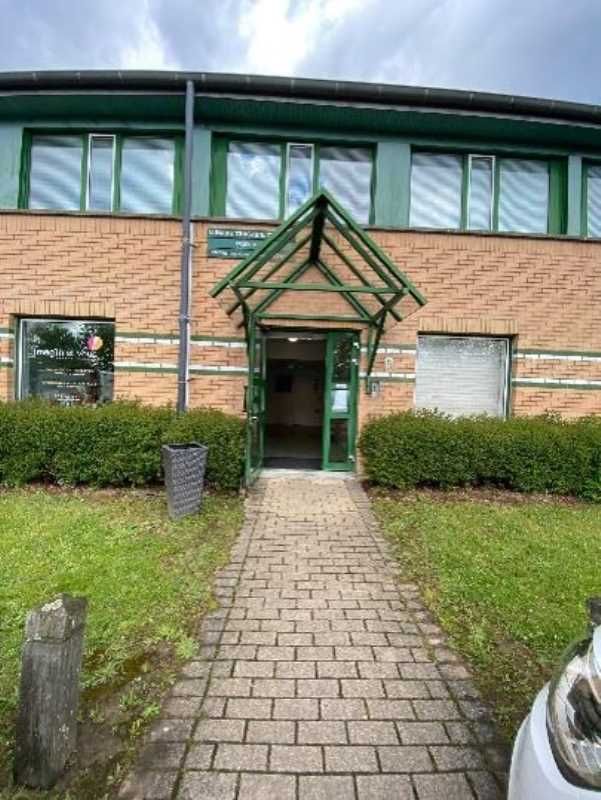 A PROXIMITE DE L'A1, sur la zone d'activité de Te