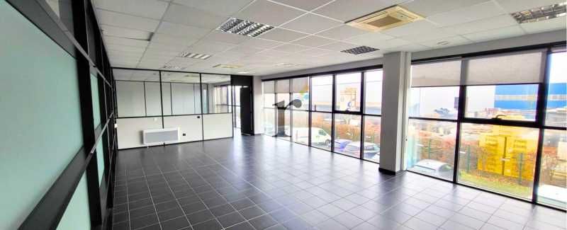 Aires d'Entreprises vous propose, à la location, 