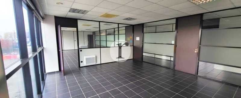 Aires d'Entreprises vous propose, à la location, 