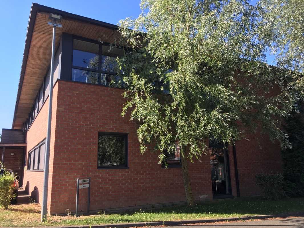 Aires d'Entreprises vous propose, à la location, 