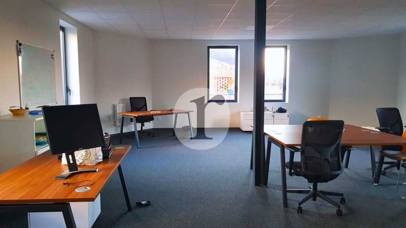 Aires d'Entreprises vous propose, à la location, 