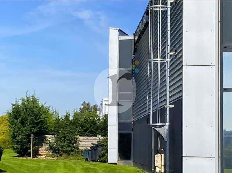 Aires d'Entreprises vous propose, à la location, 