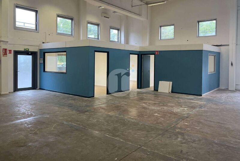 Aires d'Entreprises vous propose, à la location, 