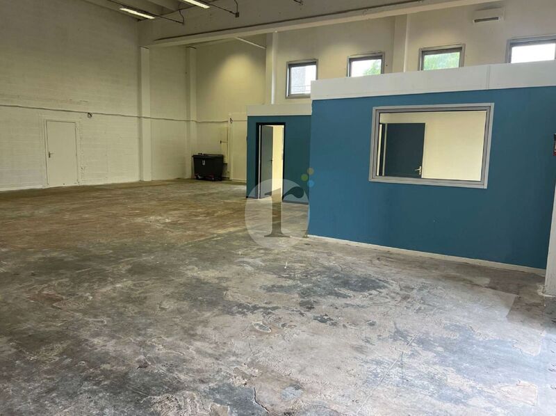 Aires d'Entreprises vous propose, à la location, 