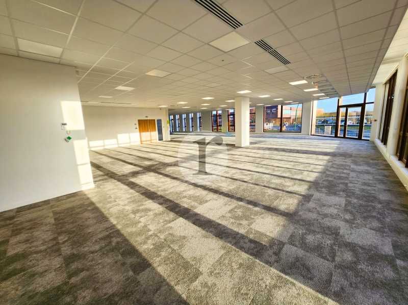 Aires d'Entreprises vous propose, à la location, 