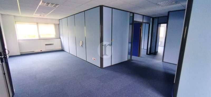 Aires d'entreprises vous propose, à la location, 