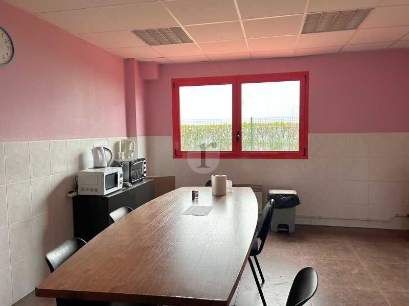 Aires d'Entreprises vous propose, à la location, 