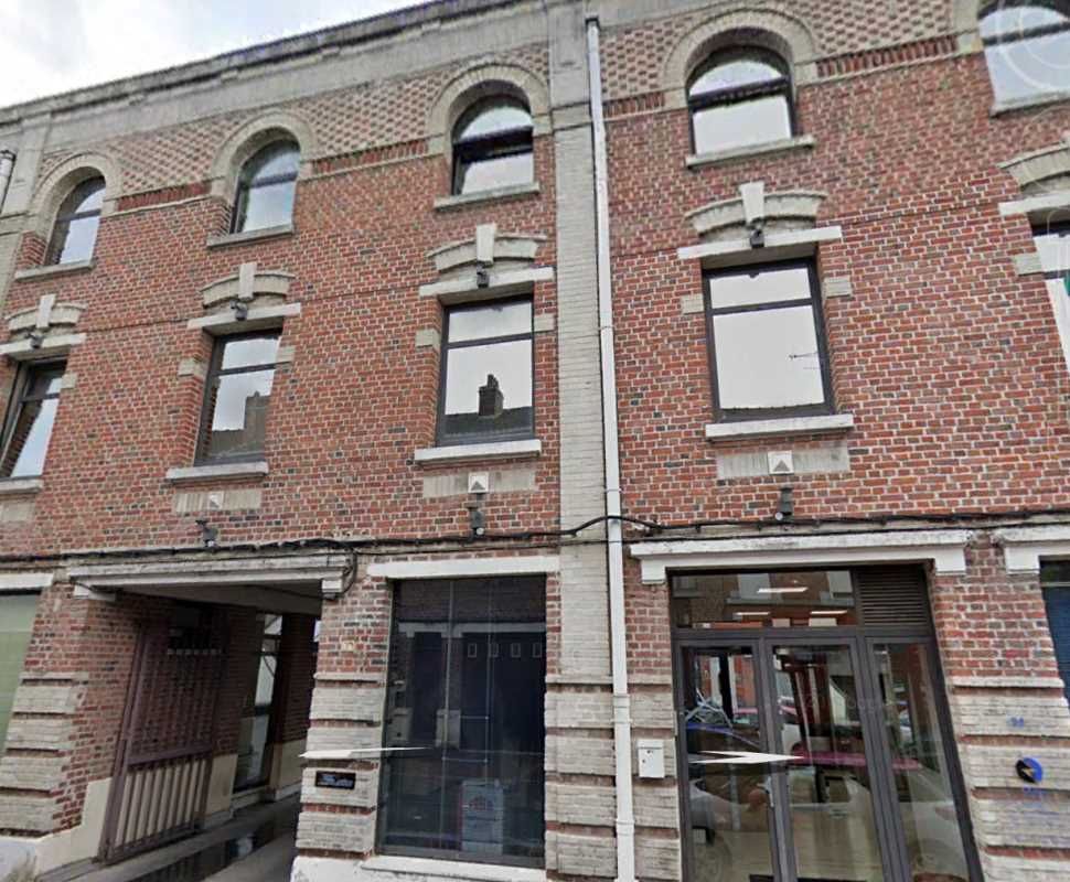 Aires d'Entreprises vous propose, dans un bel imm