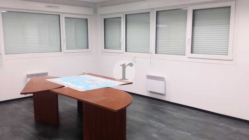 Aires d'Entreprises vous propose, à la location, 