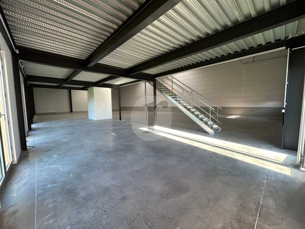 Aires d'Entreprises vous propose, à la location, 