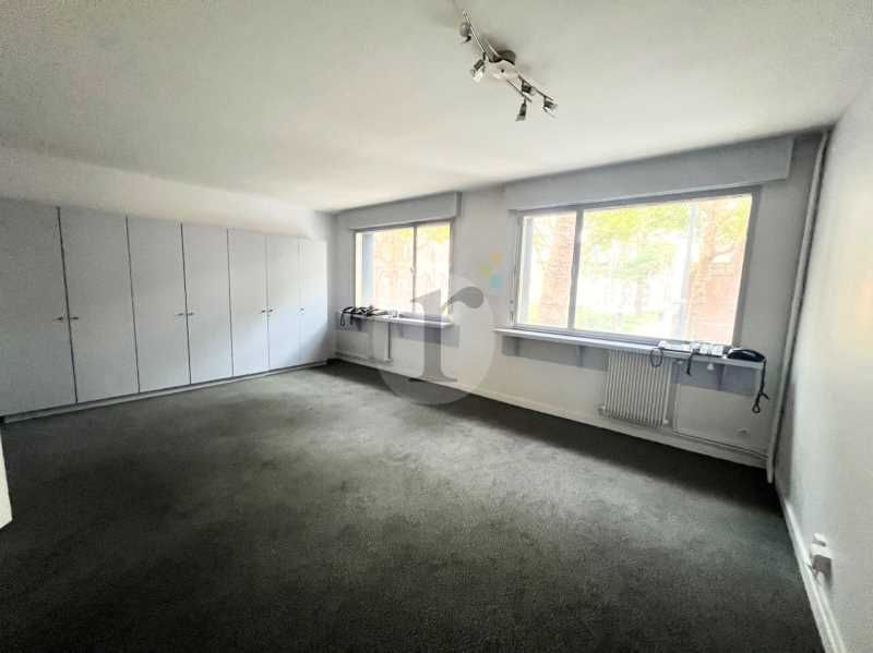 Aires d'Entreprises vous propose, à la vente cett